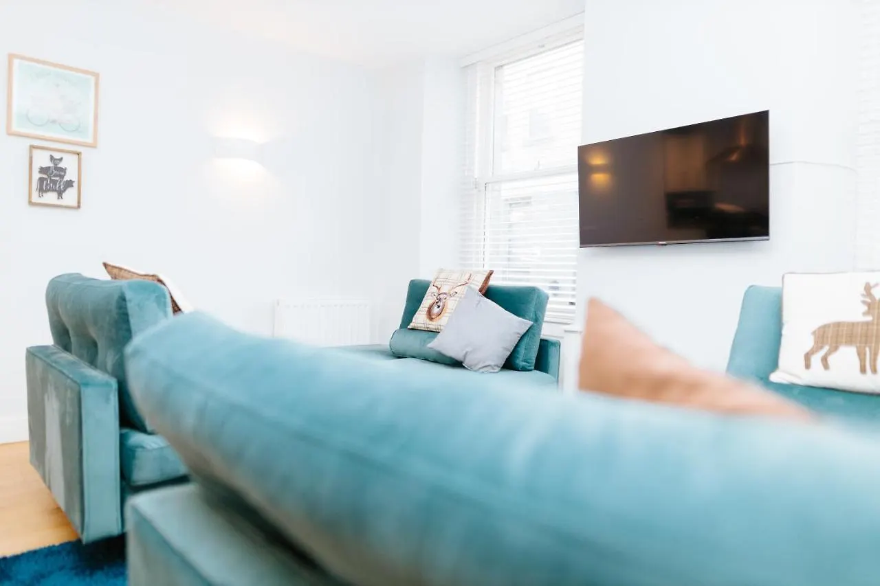 Luxury Modern 3 Bedroom Apartment In City Centre Edinburg Storbritannien
