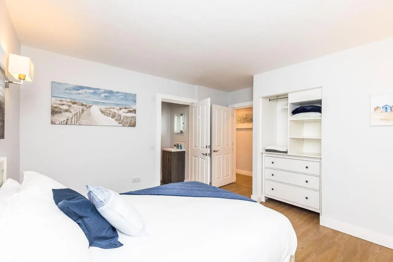 Luxury Modern 3 Bedroom Apartment In City Centre Edinburgh United Kingdom