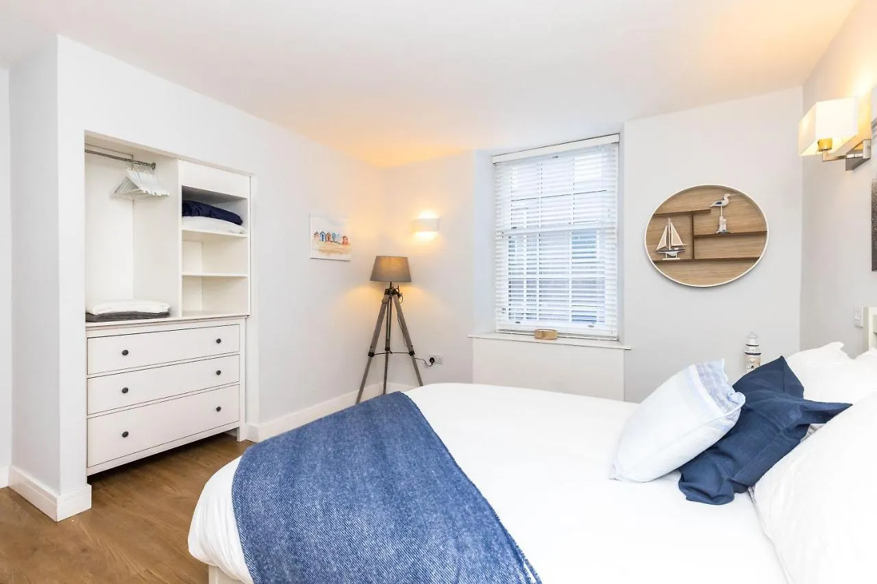 Luxury Modern 3 Bedroom Apartment In City Centre Edinburgh United Kingdom