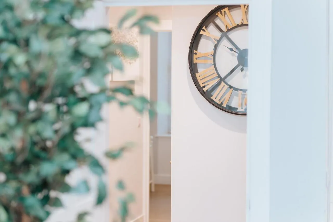 Luxury Modern 3 Bedroom Apartment In City Centre Edinburgh