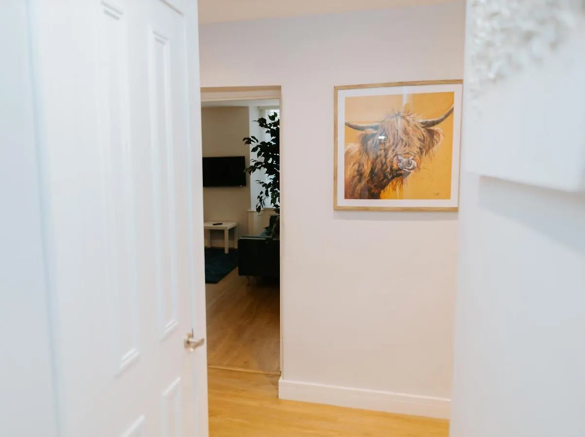 Luxury Modern 3 Bedroom Apartment In City Centre Edinburgh