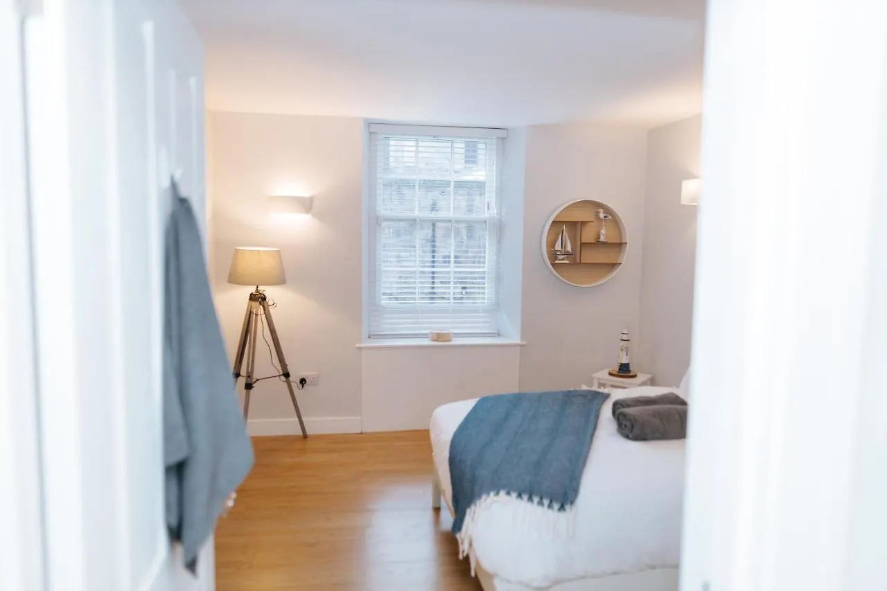 Luxury Modern 3 Bedroom Apartment In City Centre Edinburgh United Kingdom
