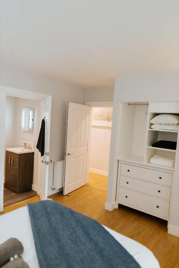 Luxury Modern 3 Bedroom Apartment In City Centre Edinburgh United Kingdom
