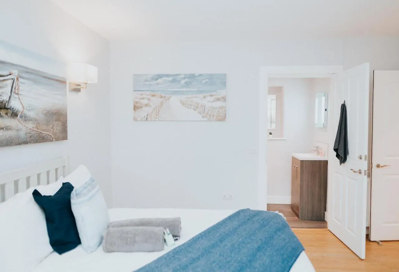 Luxury Modern 3 Bedroom Apartment In City Centre Edinburgh