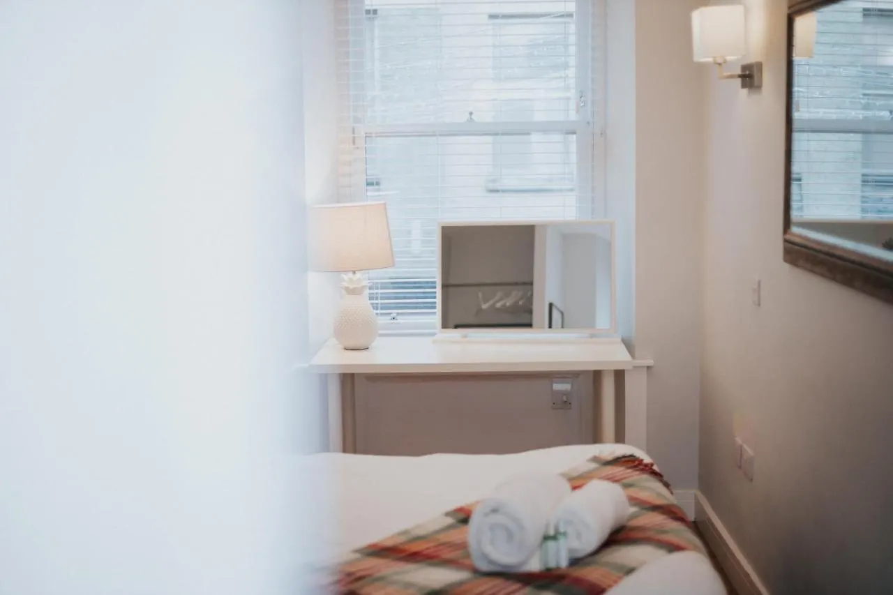 Luxury Modern 3 Bedroom Apartment In City Centre Edinburgh United Kingdom