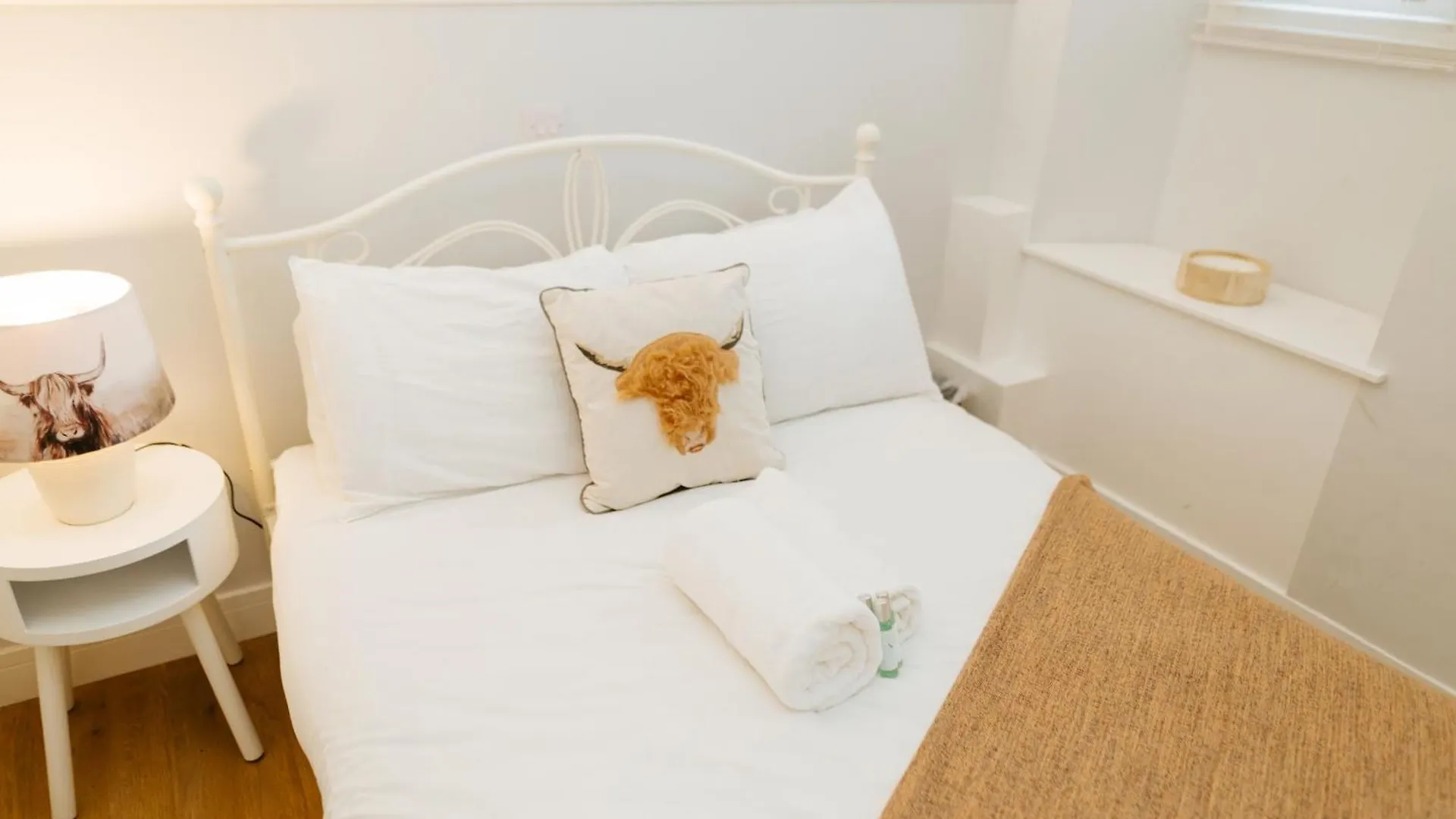 Luxury Modern 3 Bedroom Apartment In City Centre Edinburgh