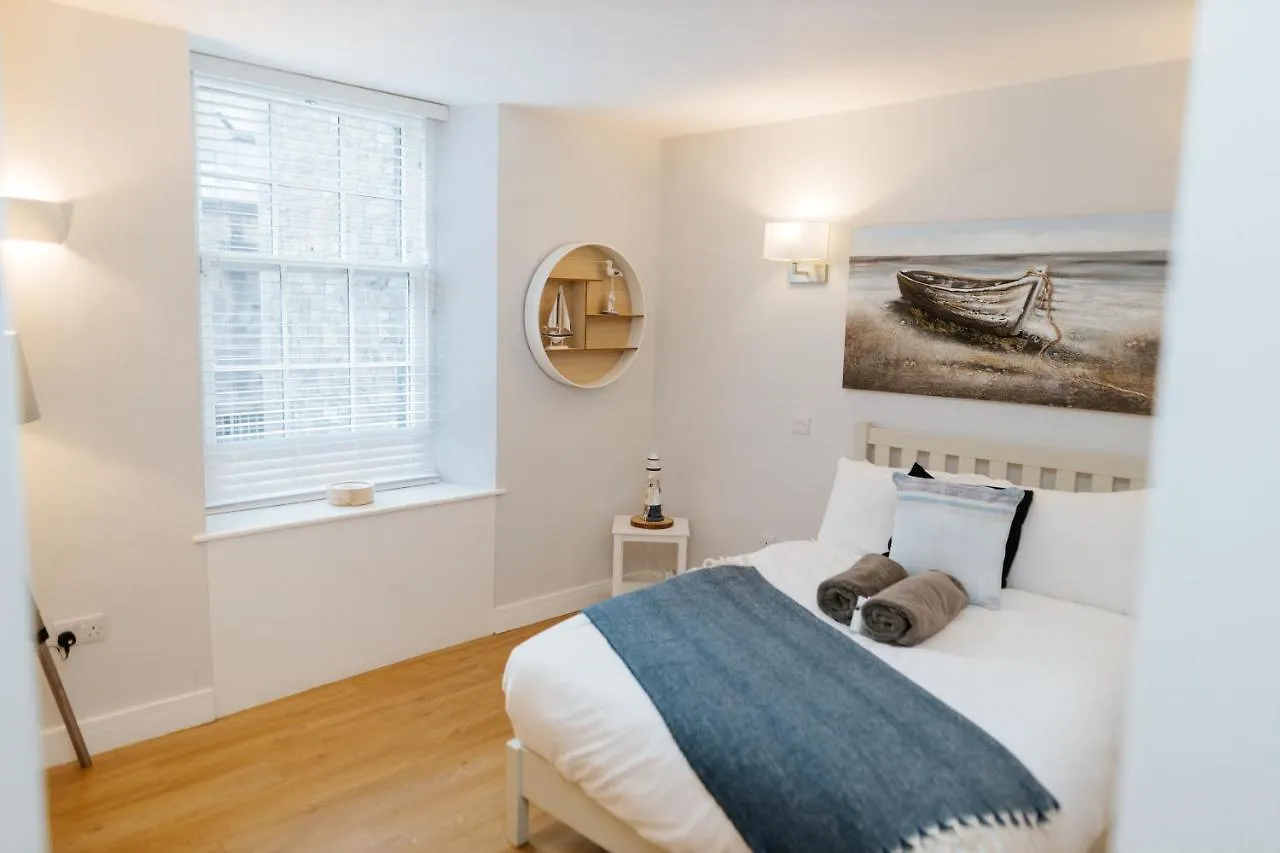 Luxury Modern 3 Bedroom Apartment In City Centre Edinburgh United Kingdom