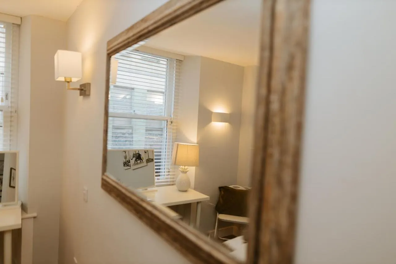 Luxury Modern 3 Bedroom Apartment In City Centre Edinburgh