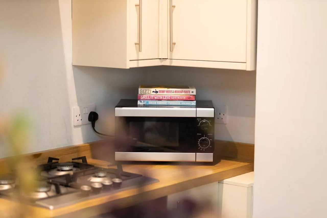Luxury Modern 3 Bedroom Apartment In City Centre Edinburgh