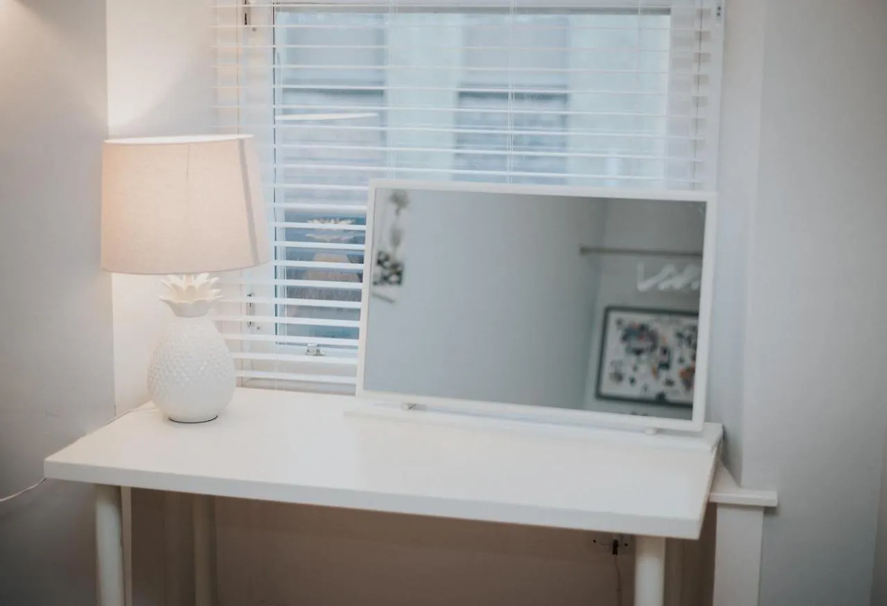 Luxury Modern 3 Bedroom Apartment In City Centre Edinburgh