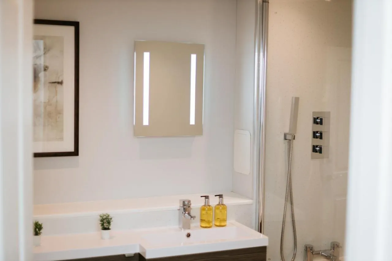 Luxury Modern 3 Bedroom Apartment In City Centre Edinburgh 0*,